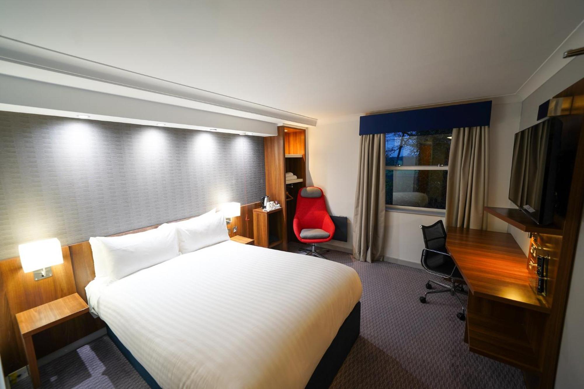 Holiday Inn Express Leeds-East By Ihg Λιντς Εξωτερικό φωτογραφία